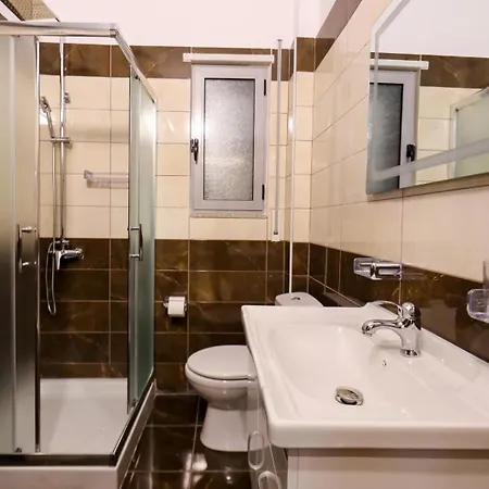 Ej Beachfront Luxury Vlorë