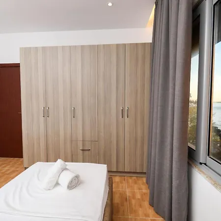 Apartment Ej Beachfront Luxury *